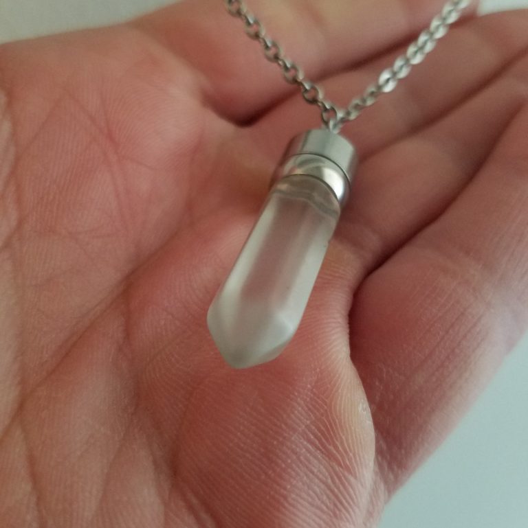 LED Light up Crystal Pendant Necklace Eternity LED Glow